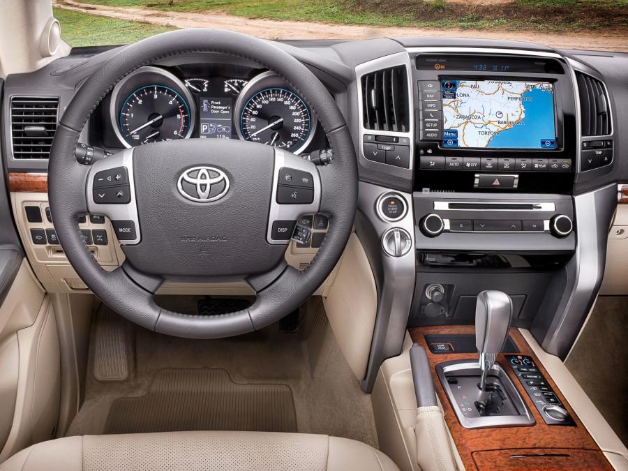  Toyota Land Cruiser 200 V8 2012 года  (фото 13 из 30)